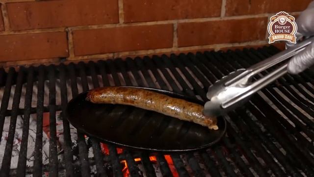 Берлинская колбаска из баранины с картофельным пюре и квашеной капустой смотреть онлайн
