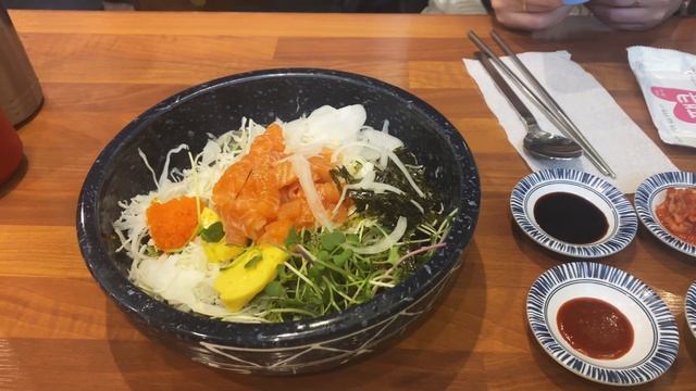 Гуляем по Hondae | Слушаем New Jeans | Окрашивание волос в Сеуле смотреть онлайн