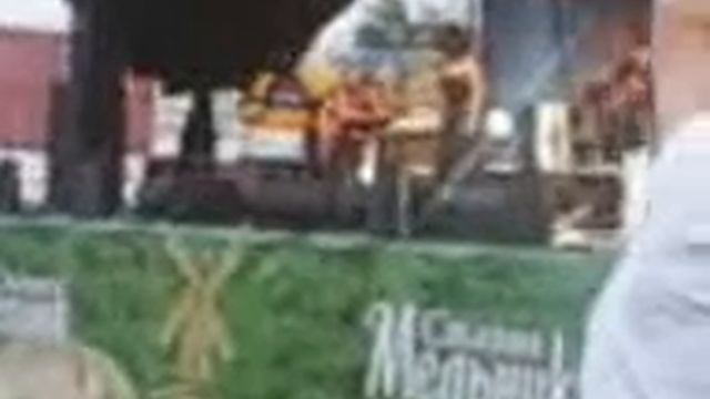 Группа The 9-Smoke On The Water (Deep Purple Cover) (Live Яровое 29.07.2012) смотреть онлайн