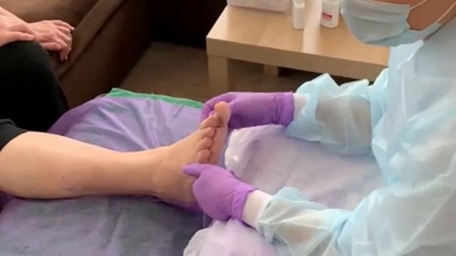 Выезд на дом к возрастным клиентам. В гостях у женщины. смотреть онлайн