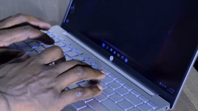 HP Pavilion Aero 13 Review in Kenya! //Methus смотреть онлайн