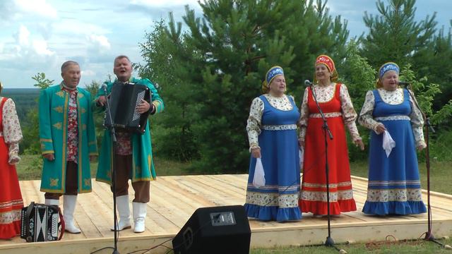 РАЗВЕРНИ МЕХА, УДАЛОЙ БАЯН! - Народный ансамбль "Родная сторонка" смотреть онлайн