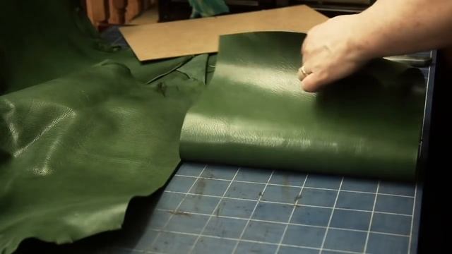 The Chelsea Bindery Show the Processes of Book Binding смотреть онлайн