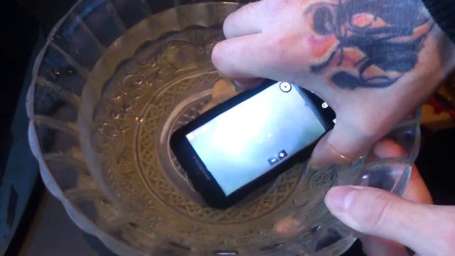 тест водонепроницаемого телефона смотреть онлайн
