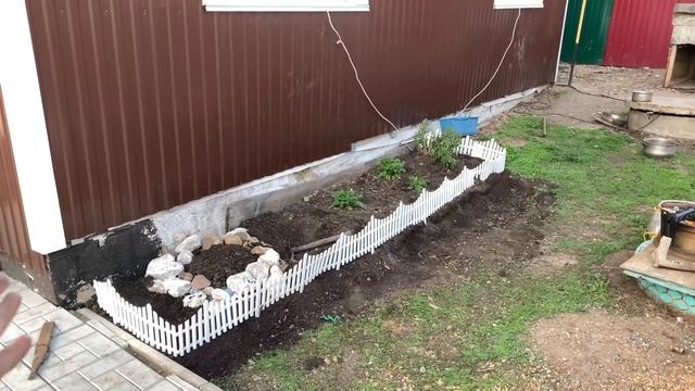 Муж хотел удивить букетом цветов, а я не довольна. Огородные дела: чеснок обработала, клумбу сделал смотреть онлайн