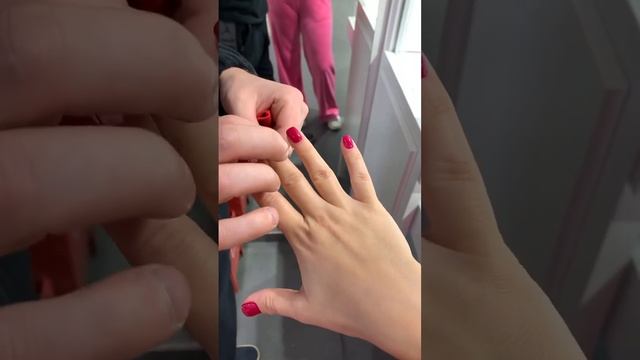 Афигеть ?Краш дарит кольцо #афигеть #шок #ютуб #кольцо #подпишись #подарок #мужик смотреть онлайн