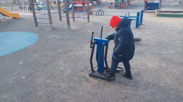 Занятие спортом, на свежем воздухе.))))) смотреть онлайн