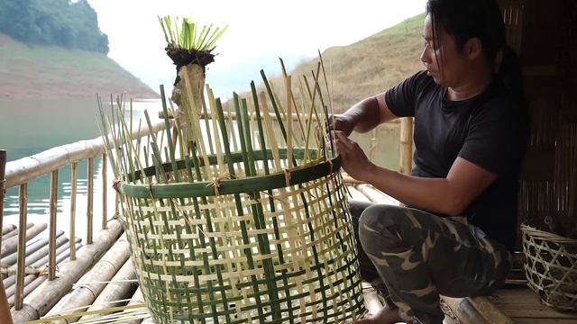 Weaving Bamboo Baskets, Fishing, River Survival Shelter | EP.332 смотреть онлайн