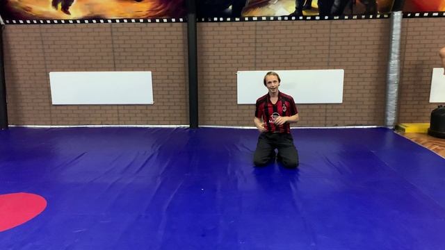 Перекат назад через плечо с опорой рукой по диагонали смотреть онлайн