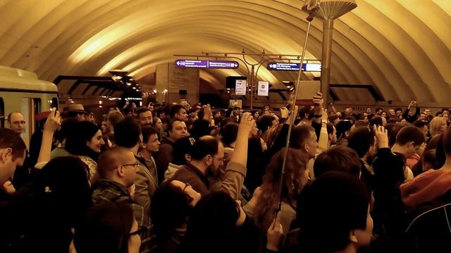 Прибытие ретро-поезда на Спортивную под Брамса смотреть онлайн