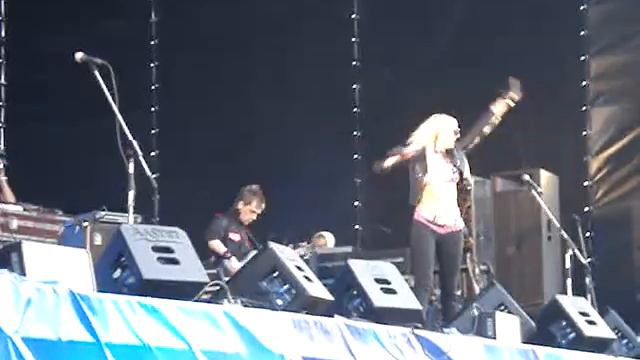 Блондинка Ксю - Не надо причинять друг другу боль смотреть онлайн