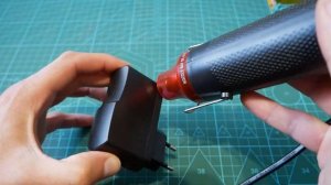 Как разобрать склееное зарядное устройство