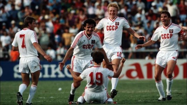 Футбольная викторина из еженедельника Футбол за 1990 год Сможете дать хотя бы 5 правильных ответо смотреть онлайн