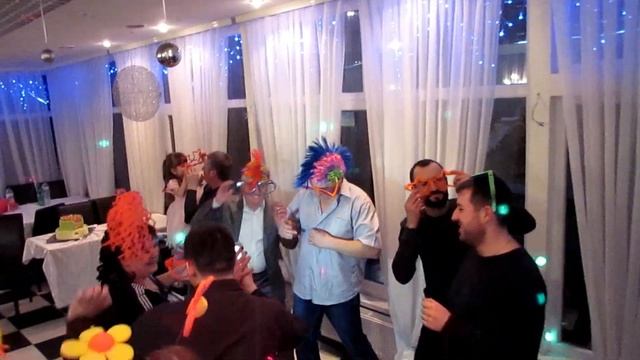 Конкурс "Воспроизведи звуки и слова" и танцевальный батл на дне рождения 2019 смотреть онлайн