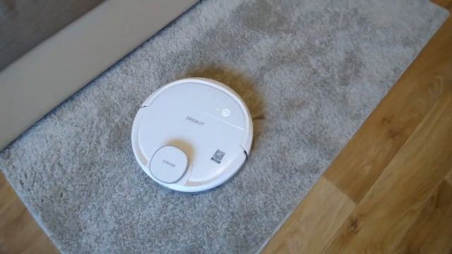 Как убирается робот-пылесос Ecovacs Deebot OZMO 900 смотреть онлайн