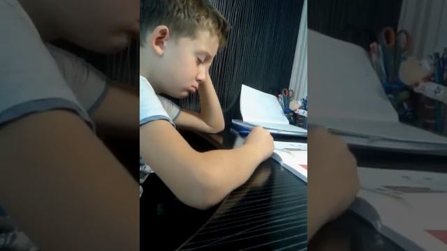Мальчик плачет не может заделать домашнее задание смотреть онлайн