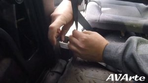 Натяжение ремня безопасности / ускорение возврата в исходное состояние.