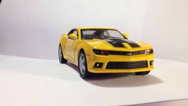 Шевроле камаро SS 2014 1:38 от кинсмарт Chevrolet camaro scale model 1:38 from kinsmart смотреть онлайн