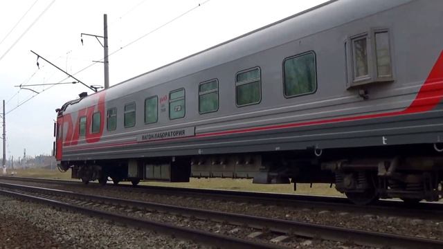 Электровоз ЧС7-018 с вагоном Лаборатория, станция Люберцы 1 смотреть онлайн