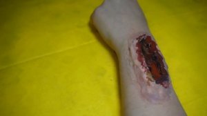 Как сделать грим кровавая рука с помощью самодельного силикона.Bloody hand
