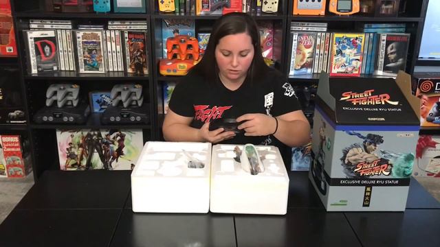 STREET FIGHTER - Think Geek Exclusive Deluxe Ryu Statue смотреть онлайн