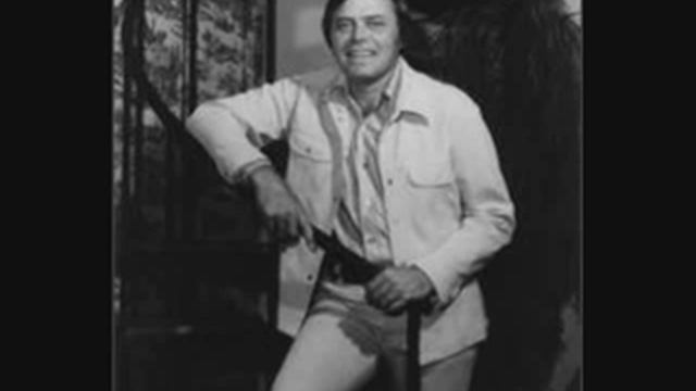 Nashville is a Groovy Little Town - Tom T. Hall смотреть онлайн