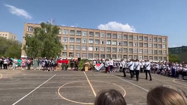 Мурашки по коже. Красивый вальс от выпускников 9 класса. смотреть онлайн