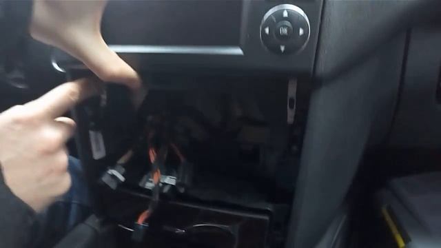 Снятие замка зажигания, Мерседес МL 2007. Removving ignition lock Mercedes смотреть онлайн