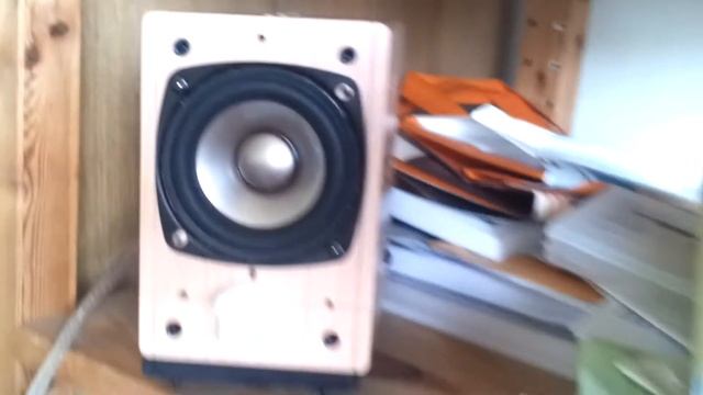 UberMuzik Tiny Tube DAC v3 driving a 3" modded speakers v2 смотреть онлайн