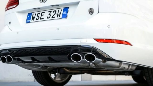 Volkswagen Golf R Wagon Wolfsburg Edition Review смотреть онлайн