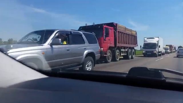 Пробка на мосту смотреть онлайн