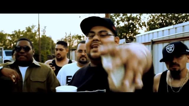 Life in the Fast Lane (Official Music Video) смотреть онлайн
