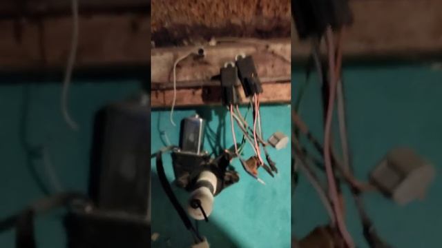 Избавился от зависает Ардуино при включении реверса 12v моторчика от стеклоподъемника смотреть онлайн