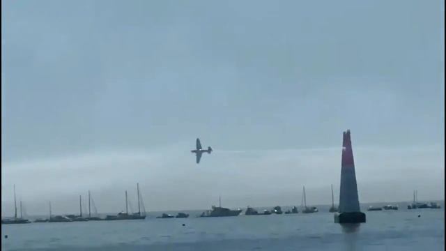 Уникальный авиачемпионат в Каннах. Чудеса пилотажа на Red Bull Air Race смотреть онлайн
