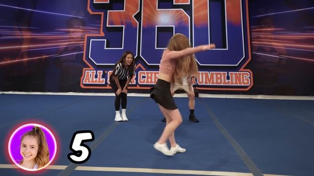 THIS GIRL IS SO FLEXIBLE, NO ONE CAN BEAT HER! смотреть онлайн