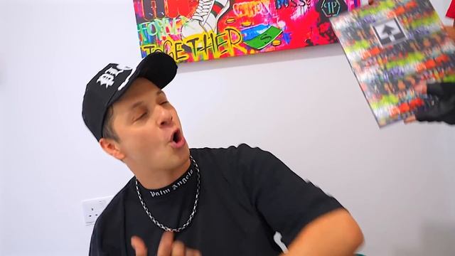 МАЧО vs БОТАН Готовятся к ШКОЛЕ Back To School смотреть онлайн