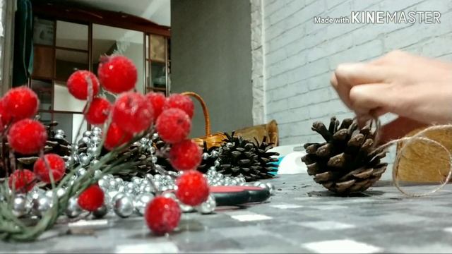Гирлянда новогодняя из шишек. Гирлянда из природных материалов. смотреть онлайн