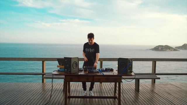 Guy Gerber | Rio de Janeiro Cliffside (Stream) смотреть онлайн