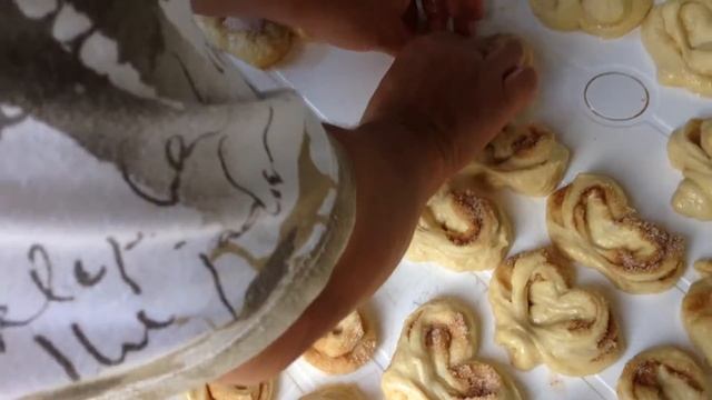 •Булочки с корицей•(простой и быстрый рецепт) смотреть онлайн