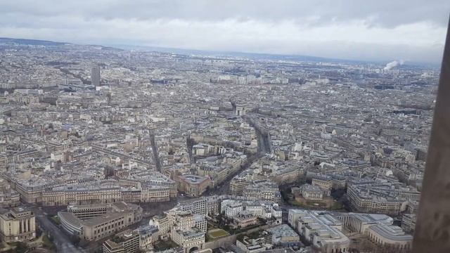 Vue panoramique Tour Eiffel 3e etage Paris смотреть онлайн
