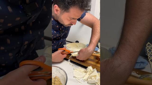 [BAKLAVA CHEESECAKE] كيك البقلاوة | وصفة خرافية لازم تجربوها смотреть онлайн