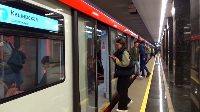 Электропоезд 81-775/776/777 "МОСКВА-2020" на станции метро Варшавская, БКЛ смотреть онлайн