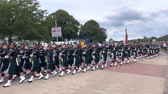 Scots Guards March to Holyrood смотреть онлайн