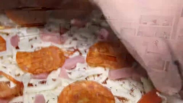 Приготовление пиццы в пекарне ГрандПирог смотреть онлайн