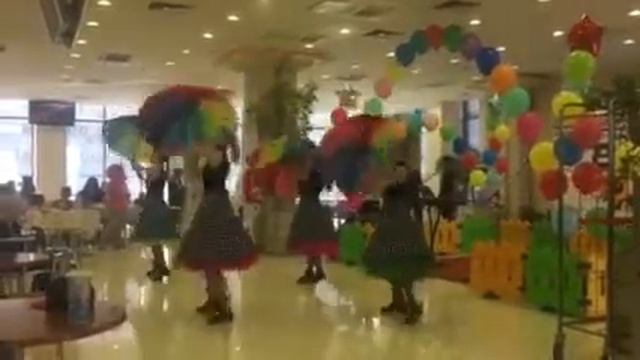 Танец с зонтиком смотреть онлайн