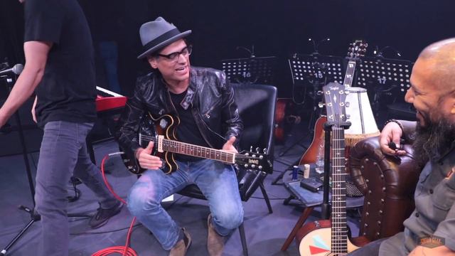 Guitar Tour Jumbo смотреть онлайн