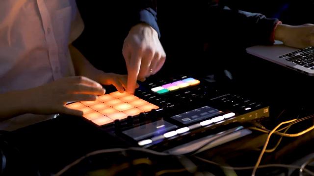 Muse Hack - 9 Bit Orchestra смотреть онлайн