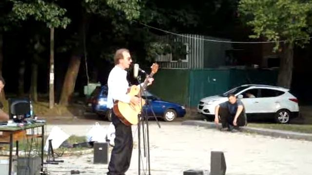 1025-летие крещения Руси в Голосеевском парке г.Киева (поёт Вл. Ольшанников) смотреть онлайн