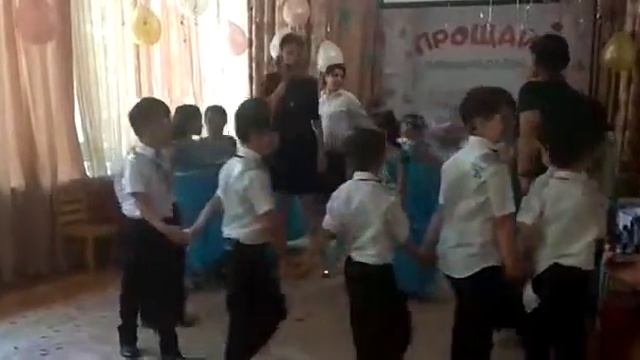 Прощальная песня в детском саду. Джамалия с мамой. смотреть онлайн