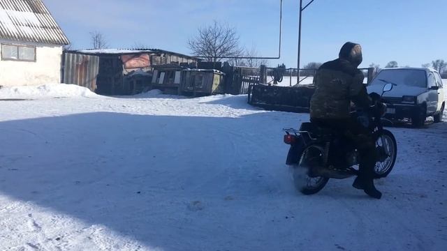 Зимний продубас на боевом мотоцикле Минск 125. смотреть онлайн